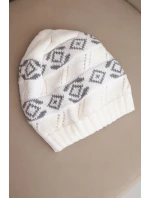 Dámska zimná vlnená čiapka s geometrickým vzorom K434 biela + sivá