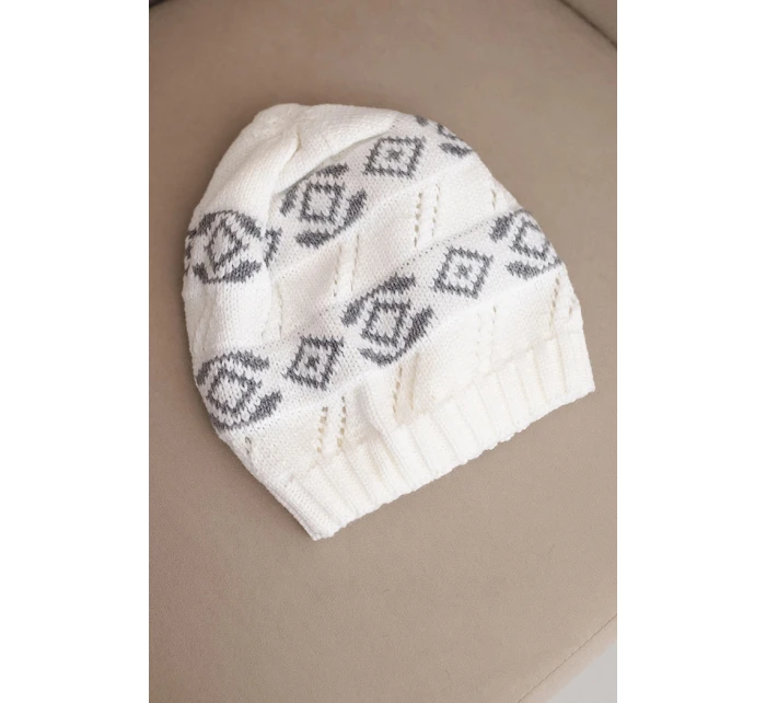 Dámska zimná vlnená čiapka s geometrickým vzorom K434 biela + sivá