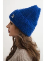 Dámska zimná čiapka z nadýchanej priadze a s elegantným gombíkom Dámska zimná čiapka z nadýchanej priadze a s elegantným gombíkom