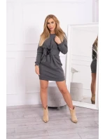 Zateplené šaty s ozdobným páskem grafitové Zateplené šaty s ozdobným páskem grafitové