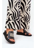 Klapki Damskie Na Koturnie Eko Skórzane Z Ozdobą Czarne Sarela Klapki Damskie Na Koturnie Eko Skórzane Z Ozdobą Czarne Sarela