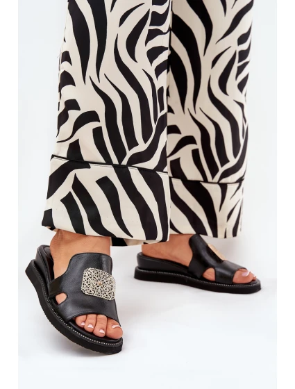 Klapki Damskie Na Koturnie Eko Skórzane Z Ozdobą Czarne Sarela Klapki Damskie Na Koturnie Eko Skórzane Z Ozdobą Czarne Sarela