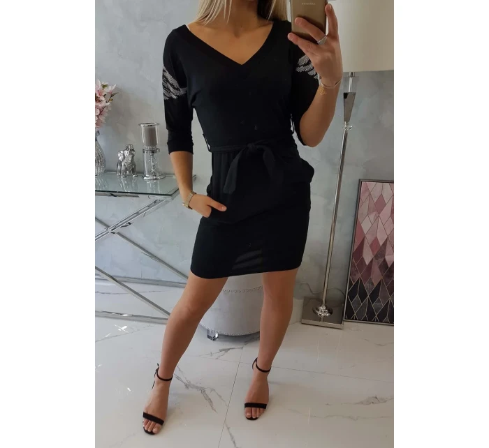 Šaty s krídlami na ramenách čiernej Šaty s krídlami na ramenách čiernej