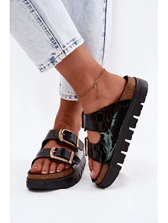 Lakované dámské pantofle na platformě se zlatými klipsy Lee Cooper LCW-26-35-4459L Černé