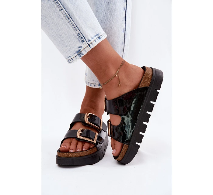 Lakované dámské pantofle na platformě se zlatými klipsy Lee Cooper LCW-26-35-4459L Černé