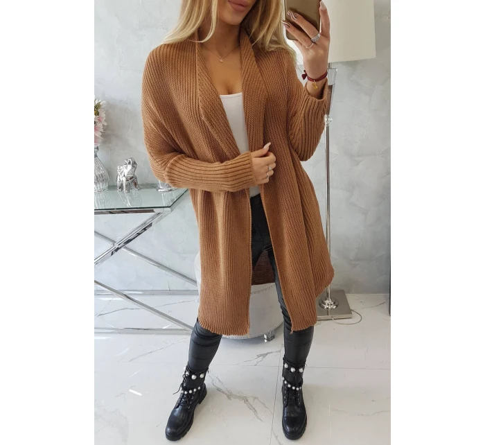 Sveter s netopierími rukávmi ťavia