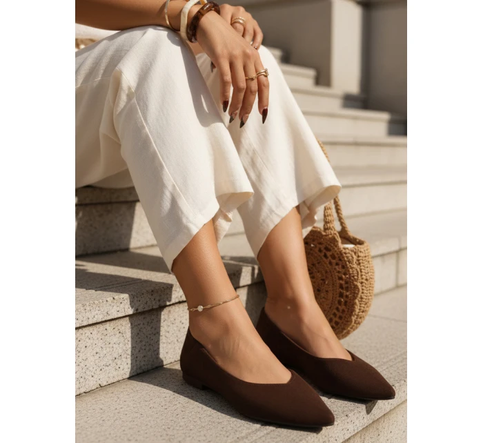 Dámske semišové baleríny so špicatou špičkou hnedej farby FashionStreet ZY1423