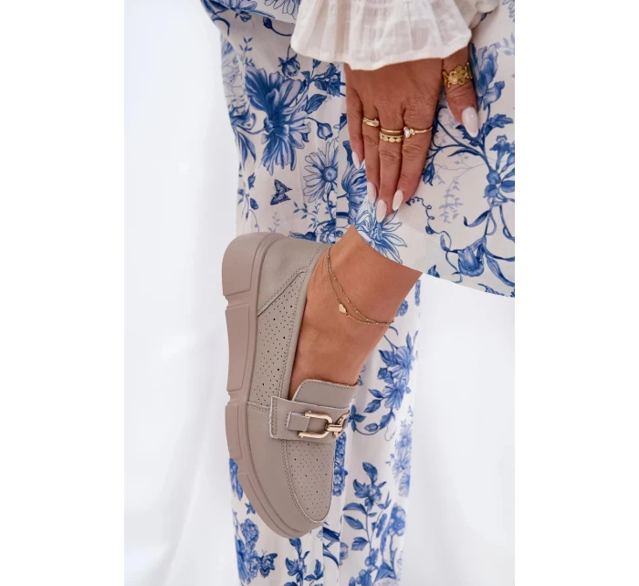 Dámske kožené mokasíny so zlatými detailmi Vinceza - tmavo béžové Dámske kožené mokasíny so zlatými detailmi Vinceza - tmavo béžové