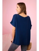 Mušelínová blúzka s náhrdelníkom tmavomodrá