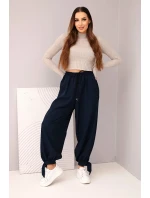 Dámske nohavice so širokými nohavicami a viazaním v spodnej časti modrej farby