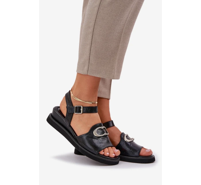 Lakierowane Sandały Damskie Na Koturnie Z Ozdobą Czarne Salianes Lakierowane Sandały Damskie Na Koturnie Z Ozdobą Czarne Salianes