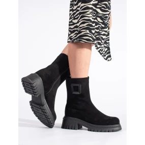 Praktické čierne dámske členkové topánky na plochom podpätku