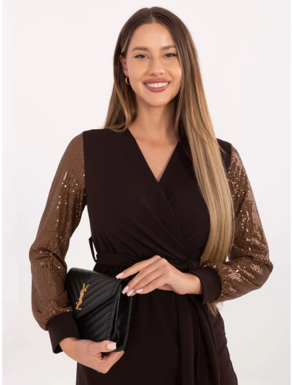 Sukienka MI SK model 21768544 ciemny brązowy - FPrice Sukienka MI SK model 21768544 ciemny brązowy - FPrice