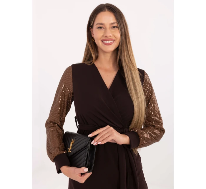 Sukienka MI SK model 21768544 ciemny brązowy - FPrice Sukienka MI SK model 21768544 ciemny brązowy - FPrice