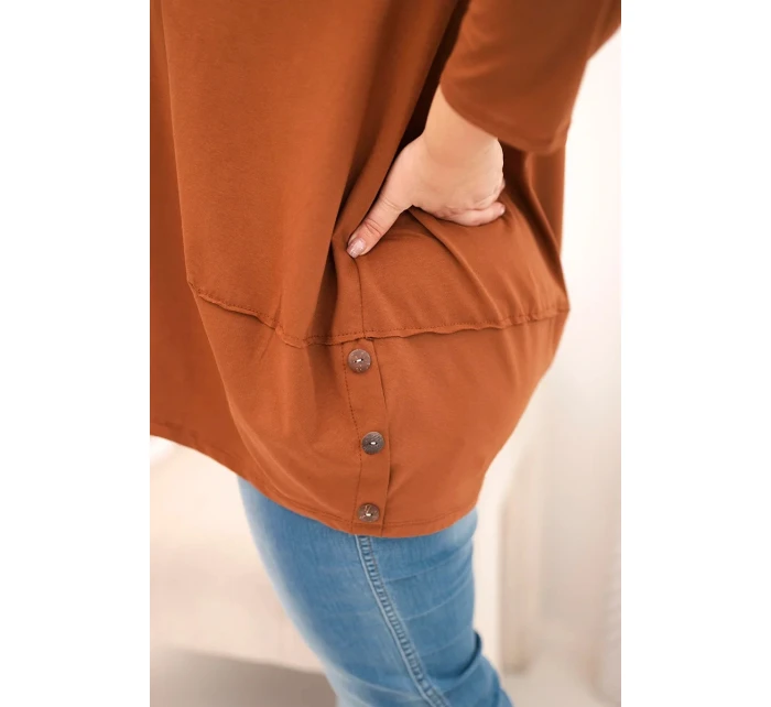 Dámska blúzka v nadmernej veľkosti z bavlny s ozdobnými gombíkmi a vyhrnutými rukávmi camel Dámska blúzka v nadmernej veľkosti z bavlny s ozdobnými gombíkmi a vyhrnutými rukávmi camel