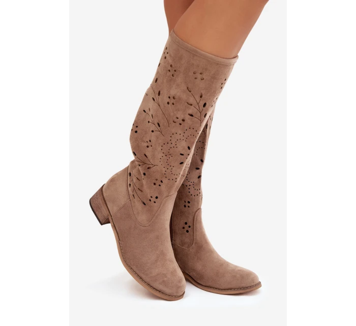 Ažurové dámské kozačky na klínu béžové Helinna Ažurové dámské kozačky na klínu béžové Helinna
