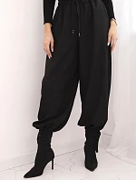 Dámske široké nohavice so zaväzovaním v spodnej časti čierne