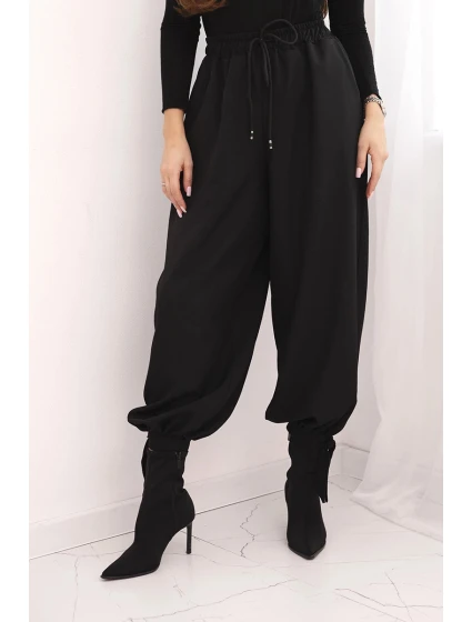 Dámske široké nohavice so zaväzovaním v spodnej časti čierne