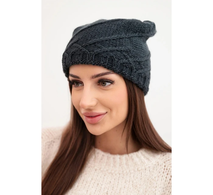 Dámska zimná čiapka s ozdobným úpletom a klasickým strihom K372 graphite