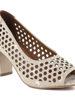 Béžové lodičky Jezzi ASA283-7 s otvorenou špičkou a ažurovým vzorom