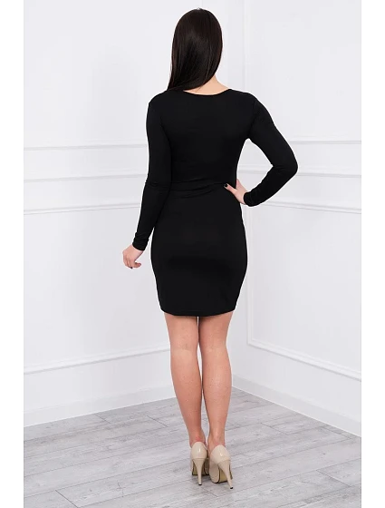 Přiléhavé šaty s výřezem pod prsy černé barvy
