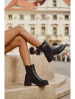 Dámské kotníkové boty se zlatým detailem zateplené černé model 21710118 - Boto Dámské kotníkové boty se zlatým detailem zateplené černé model 21710118 - Boto