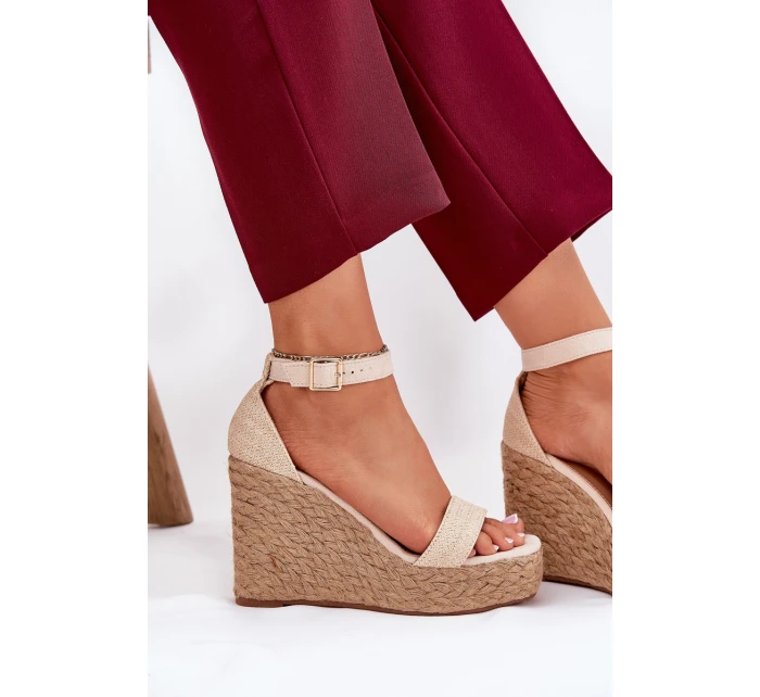 Dámské Sandály Na Klínu S Pletením Béžové model 21687930 - Boto Dámské Sandály Na Klínu S Pletením Béžové model 21687930 - Boto