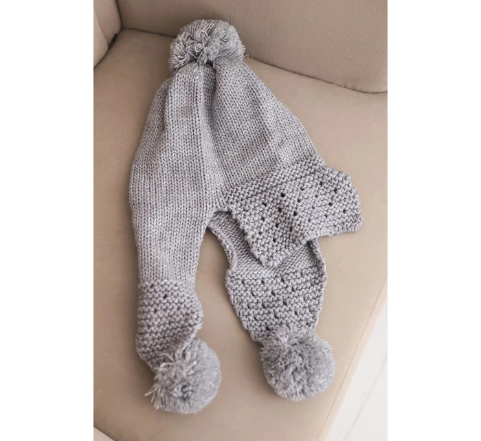 Dámská zimní čepice s kšiltem a světle šedá model 21783027 - K-Fashion Dámská zimní čepice s kšiltem a světle šedá model 21783027 - K-Fashion