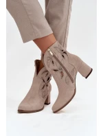 Semišové dámské kotníčkové boty na podpatku  Cappuccino model 21713248 - Zazoo