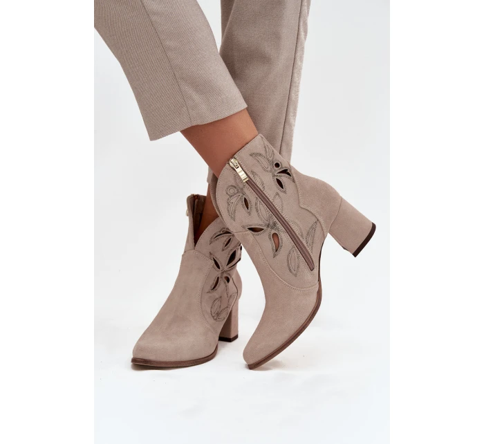 Semišové dámské kotníčkové boty na podpatku  Cappuccino model 21713248 - Zazoo