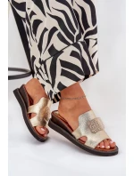 Klapki Damskie Na Koturnie Eko Skórzane Z Ozdobą Złote Sarela Klapki Damskie Na Koturnie Eko Skórzane Z Ozdobą Złote Sarela