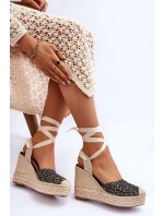 Vázané dámské sandály na klínu Černé model 21613945 - Boto Vázané dámské sandály na klínu Černé model 21613945 - Boto