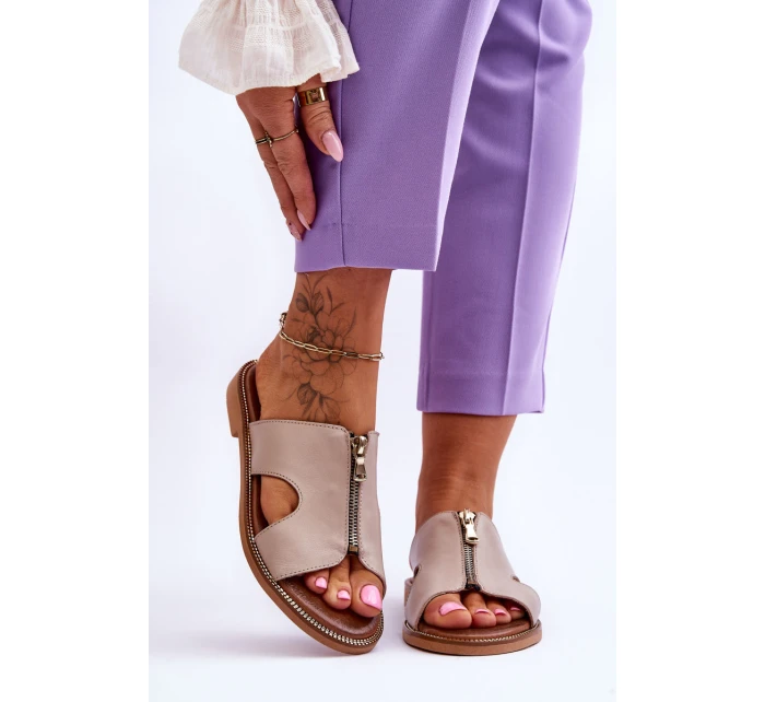 Damskie Klapki Z Ozdobnym Zamkiem Beżowe Lemar Clarence Damskie Klapki Z Ozdobnym Zamkiem Beżowe Lemar Clarence