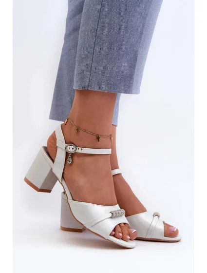 Sandále na podpätku 20241 strieborné - Vykročte štýlovo Sandále na podpätku 20241 strieborné - Vykročte štýlovo