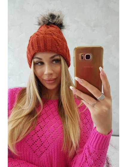 Fleecová kostkovaná čepice model 18750205 červená - K-Fashion Fleecová kostkovaná čepice model 18750205 červená - K-Fashion