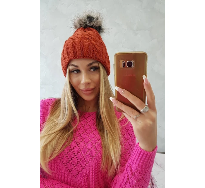 Fleecová kostkovaná čepice model 18750205 červená - K-Fashion Fleecová kostkovaná čepice model 18750205 červená - K-Fashion