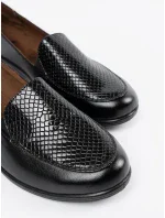 Exkluzívne čierne dámske topánky na klinoch Exkluzívne čierne dámske topánky na klinoch