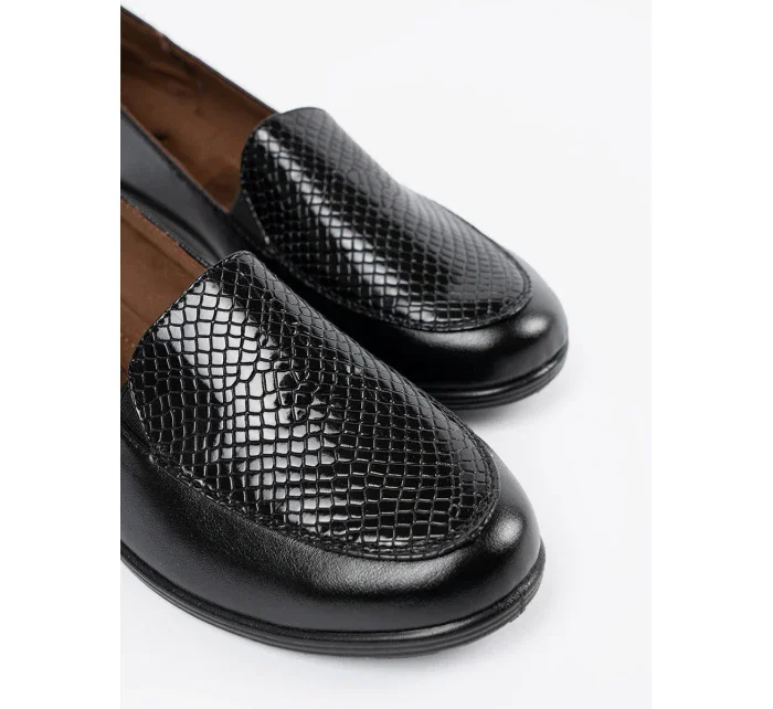 Exkluzívne čierne dámske topánky na klinoch Exkluzívne čierne dámske topánky na klinoch