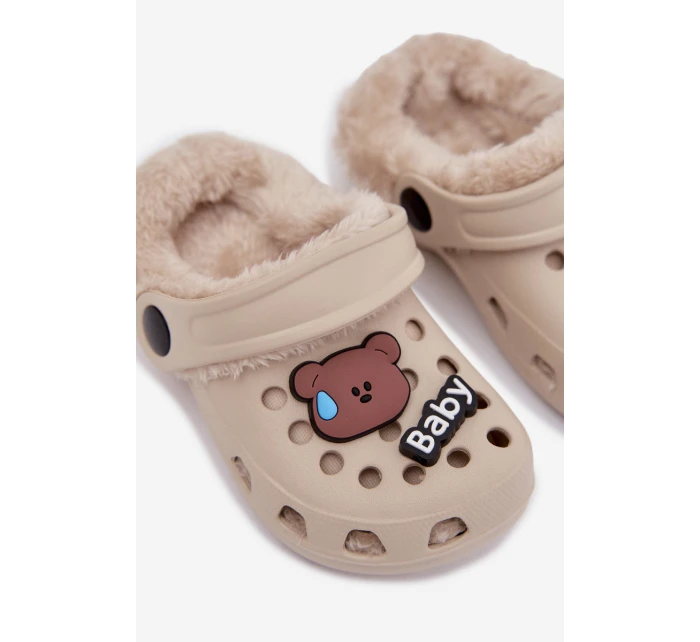 Pěnové dětské pantofle s kožíškem a přezkami Khaki model 21793985 - Boto Pěnové dětské pantofle s kožíškem a přezkami Khaki model 21793985 - Boto