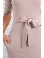 Šaty s krídlami na ramenách béžovej