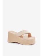 Dámské Pantofle Na Klínu A Platformě Béžové model 21688186 - Boto Dámské Pantofle Na Klínu A Platformě Béžové model 21688186 - Boto