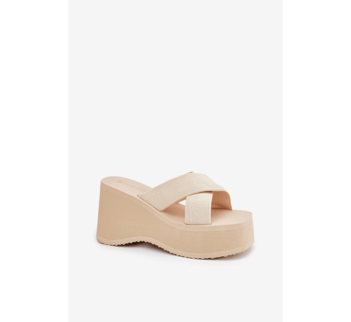 Dámské Pantofle Na Klínu A Platformě Béžové model 21688186 - Boto Dámské Pantofle Na Klínu A Platformě Béžové model 21688186 - Boto