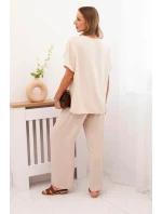 Dámsky set s voľnou blúzkou a širokými nohavicami béžovej farby Dámsky set s voľnou blúzkou a širokými nohavicami béžovej farby