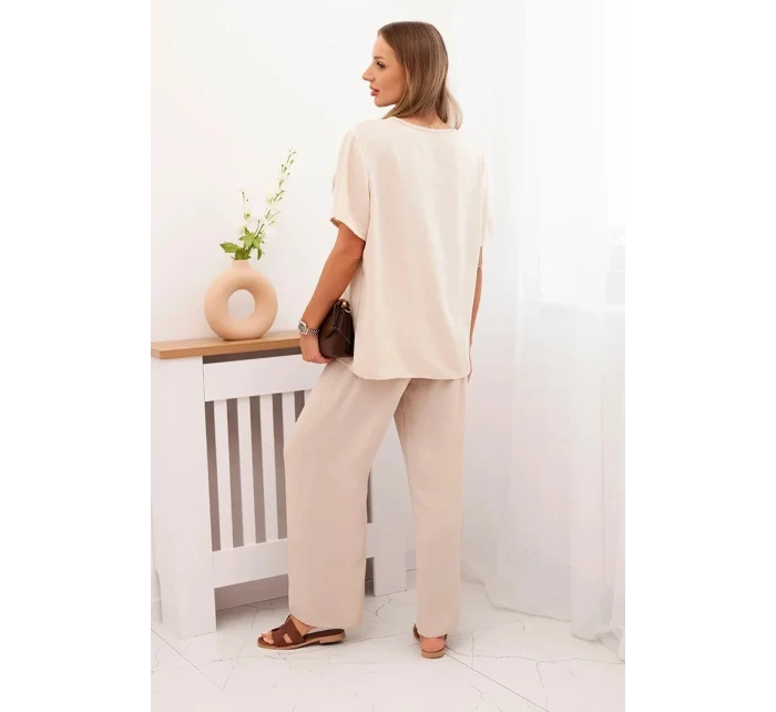 Dámsky set s voľnou blúzkou a širokými nohavicami béžovej farby Dámsky set s voľnou blúzkou a širokými nohavicami béžovej farby