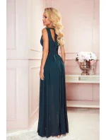 Dlouhé dámské šaty v lahvově zelené barvě s výstřihem a zavazováním model 16975447 - numoco Dlouhé dámské šaty v lahvově zelené barvě s výstřihem a zavazováním model 16975447 - numoco