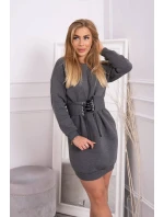 Zateplené šaty s ozdobným páskem grafitové Zateplené šaty s ozdobným páskem grafitové