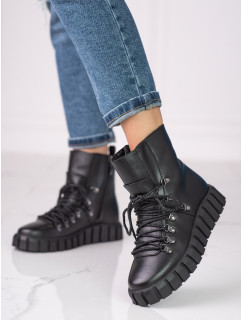 Praktické dámske čierne členkové topánky na kline