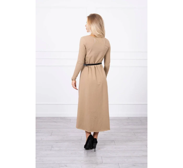 Šaty s ozdobným páskem a nápisem camel