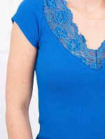 Blúzka s čipkovým výstrihom nevädze modrá