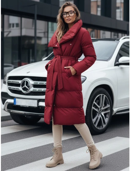 Dámský dlouhý prošívaný kabát bordó Dstreet model 22546813 - FashionStreet Dámský dlouhý prošívaný kabát bordó Dstreet model 22546813 - FashionStreet